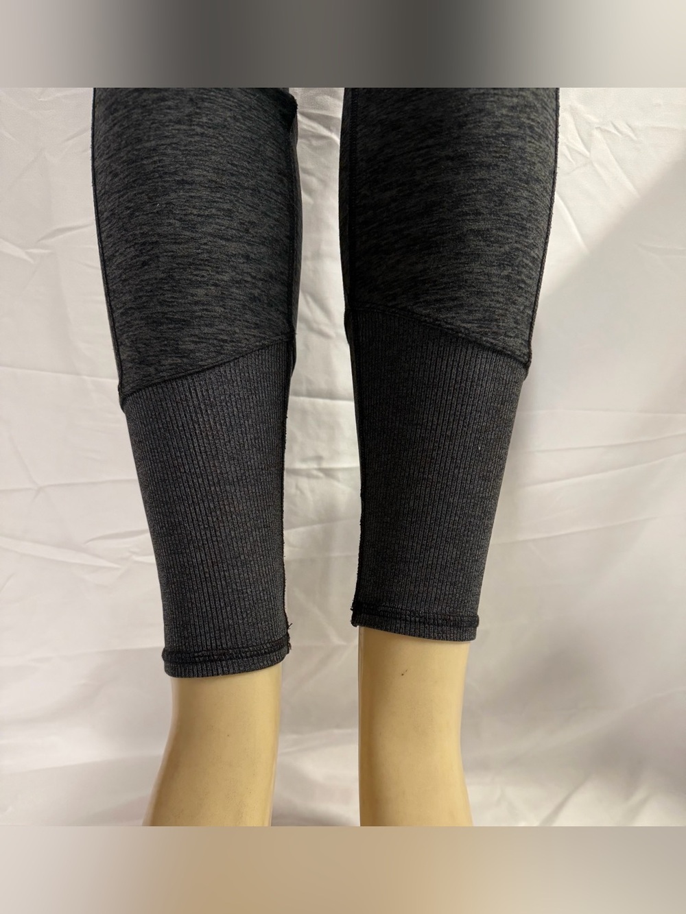 Alo Yoga High Waist Alosoft Lounge Legging 
Size  m
Color gray - Picture 6 of 6